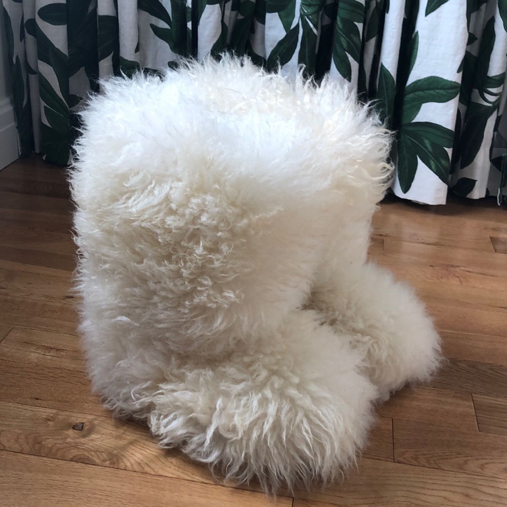 UGG Fluff Momma boots Ladies size 7